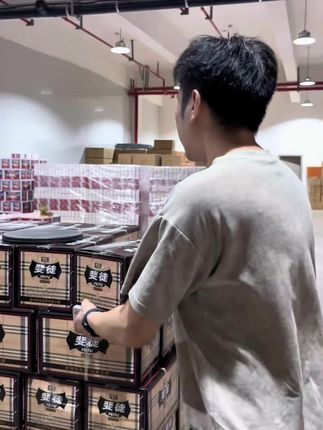 扑克牌都可以设计这么高级了吗,品蛮不错的哦#斐徒扑克 #扑克牌 #扑克牌批发