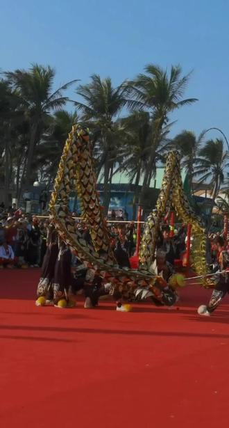 2026#大年初三 #民俗文化 东海岛龙海天沙滩,一群孩子舞龙,小小的身影,大大的热闹🐉🐉🐉🐉🐉