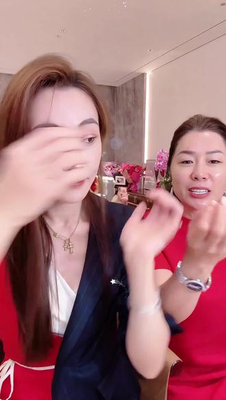 #发肤甲软糖 顾名思义“发肤甲”软糖,北美网红小粉瓶,琳琳常年吃的发肤甲#头发养护 #生物素 #内服外养好气色 #子豪琳琳