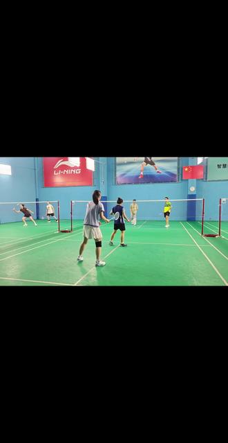 林李们,这球该谁接?🏸哈哈哈差点撞出事故了 #羽毛球 #羽毛球精彩片段 #双打#打球@凡可啊🏸
