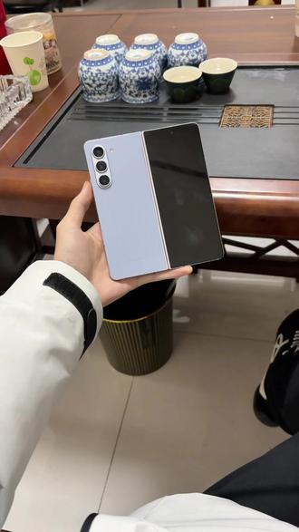 最新拿下三星fold5 蓝色 256G大内存 加点咱就出 每日更新福利机器#三星 #三星fold5 #瑕疵折叠屏 #三星瑕疵屏 #精品二手机