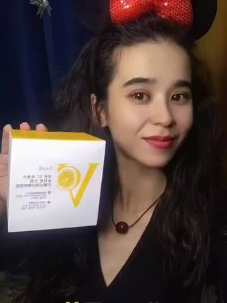 我给大家推荐的这个睡眠面膜真的太好用了!它不仅方便快捷,而且还能轻松解决皮肤问题。只需要睡前抹上一层就可以了,不用再花时间去冲洗。特别适合懒人姐妹们!它的质地很清爽不会油腻,可以滋润肌肤、保持湿润,让我们的皮肤变得更好。赶紧点击下方链接购买吧!#上热门