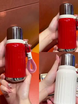 1带把手大容量陶瓷覆层保温杯 还是这种带把手的# 保温杯 用起来更顺手!一升的超大容量直接够一天的量了,里面还是陶瓷覆层保温想过更好 更好清洗!# 大容量水杯 # 大容量保温杯