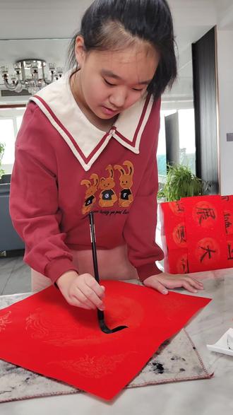 2014年的小马宝写个马福,祝福大家新的一年:一马当先日子甜❤️快马加鞭福运连❤️龙马精神身体健❤️万马奔腾笑开颜❤️马到成功好运连❤️马不停蹄赚大钱❤️往后余生有颜有钱💰💰💰