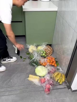 厨房里的蔬菜水果总是没地方放,我就入手了这个多功能置物架,好用又不占空间,底部自带万向滑轮,推拉非常方便#移动置物架#实用省空间#方便又实用