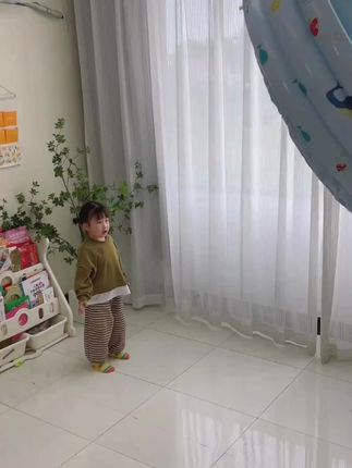 #我要上热门 不能出门的天气,在家给孩子安排个#秋千滑梯 ,不仅能滑着玩,还能荡秋千和投篮,宝宝玩的可开心了,还能增加亲子互动,这一套能玩好久,快给你家宝也安排上吧~#秋千滑梯组合 #室内游乐 #带娃神器