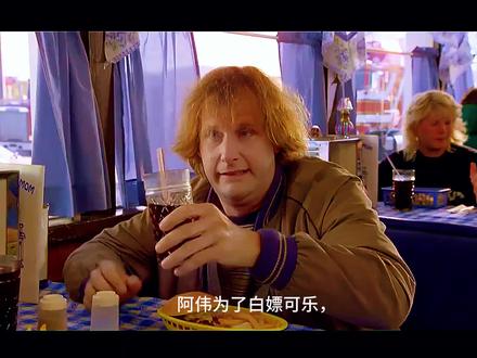 父亲割肝救子,陌生人替他付了医药费
你相信吗?一个素不相识的人,愿意为你倾尽所有积蓄?
2016年,上海,一位叫罗湛的父亲接到了一通改变命运的电话。他16岁的儿子罗浩被确诊为肝功能衰竭,唯一的活路是肝移植。医生说:“能等到合适的肝源,几率不到百分之十。最快的方法是亲属捐献。”
罗湛想都没想:“用我的肝!”
配型成功了。可有一个致命问题——罗湛有脂肪肝,必须把肝脏脂肪含量降到百分之十五以下才能捐献。医生告诉他:“没有捷径,只能减肥,每天暴走。”
从那天起,这个四十二岁的男人,每天凌晨四点起床,在小区里走到天亮。雨天撑伞,雪天裹衣,从未间断。他戒掉了所有油盐,每天只吃白水煮菜和半个馒头。三个月后,他瘦了三十斤。肝脏指标终于达标。
可手术费还差一大截。
罗湛夫妇借遍了所有亲戚,依然凑不齐。就在他们快要绝望的时候,医院里一位同样在等待肝源的病人听说了罗湛的故事。这个病人叫陈明,江苏人,五十多岁,身患重病,家庭也不富裕。他找到罗湛,把一张银行卡塞进他手里,说:“里面有二十万,拿去给孩子治病。我还能等,孩子等不了了。”
罗湛愣住了,眼泪唰地掉下来。他握着陈明的手,一句话都说不出来。
手术很成功。罗浩被推进手术室的那一刻,罗湛紧紧握住儿子的手,说:“爸在这儿,不怕。”七个小时候后,罗湛的一块健康肝脏成功移植到了儿子体内。
术后醒来,罗湛第一句话是:“浩浩怎么样了?”
当得知儿子一切安好,这个从不轻易掉泪的男人,终于忍不住哭了。他知道,这不仅是他的胜利——是陈明、是医院、是所有帮助过他的人,一起救了他的儿子。
后来记者问罗湛:“你想对陈明说什么?”罗湛红着眼眶说:“我想告诉他,你的善良,我和儿子会记一辈子。以后只要他有需要,我随叫随到。”
出院那天,罗浩在病房里写了一句话贴在墙上:“爸爸给了我第一次生命,一个叔叔给了我第二次生命。”
这世间最深沉的善良,从来不需要理由。罗湛为了儿子拼了命,而陈明,为一个素不相识的陌生人倾尽所有。不是所有的英雄都穿斗篷——有的英雄穿着病号服,把救命钱塞进你手里,然后转身回到病房,继续等待自己的肝源。#二次元#动漫#三国杀#北伐#好人一生平安