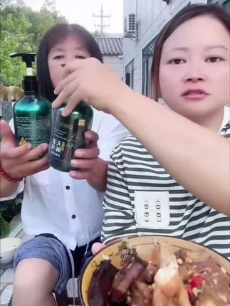 新款洗发水福利,洗完香香滑滑的很柔顺,很好闻,用了就会爱上的洗发水,带有运费险姐妹们放心入