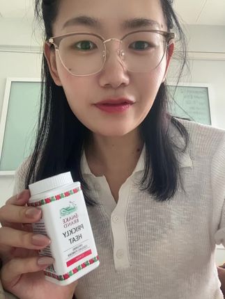 泰国真是又闷又热,多亏有这款自带凉感的爽身粉