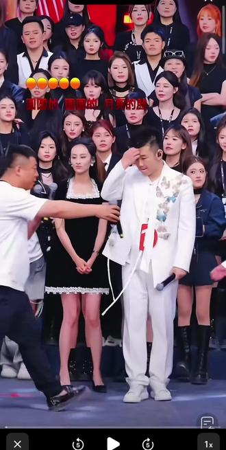 郭少杰老师和花姐老师把演和唱表达的淋淋尽致,这才是演唱,喜欢郭少杰和花姐,喜欢木森大舞台!@木森(卷土重来) @花姐 . @郭少杰🕊️心上人出嫁
