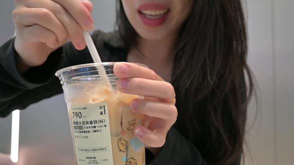 一口经验两口见底💥自费无广古茗椰椰冰淇淋拿铁测评🙂↔️ 两口见底是说他量太少了,但冰淇淋真好吃耶耶#抖音美食推荐官 #古茗 #美食 #咖啡 #vlog日常