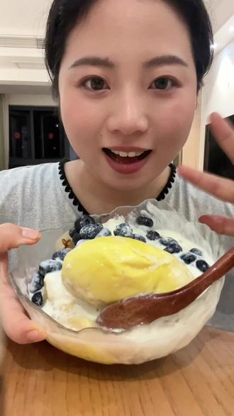 🍨水果酸奶捞!!!(其实是榴莲山竹冰的失败版 #大口炫榴莲 #酸奶做美食 #吃榴莲教程 #酸奶水果捞 #实用信息分享计划