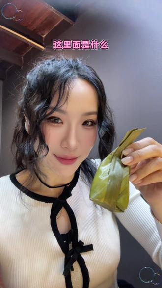 娃娃介紹泰式甜點 🫶🏻💓
#HWAHWALEECHAN #娃娃李陈 #日常分享 #泰式甜点 #泰国美食