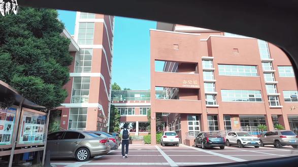 再次刷物料 还是感叹杨博文你怎么这么乖 养成系一股清流在杨博文身上体现的淋漓尽致 春晚彩排线下的anti 无数次的红眼航班 gs无数次试探粉圈的底线 暗箱操作 得不到好待遇 是舞蹈断层却在舞台站桩40s 你只是他们挽尊的工具 镶边这一切说起来太痛了 凭借自己优秀的舞蹈实力让路人对时代峰峻改观 中考成绩出圈给了时代峰峻脸面 幻梦都破碎大出圈成功给四代引流 荣耀之战又辛辛苦苦拉票又主舞顶高音我真不知道他哪里对不起时代峰峻了 为啥要这么对他 天道酬勤我相信命运不会辜负努力的小孩 十几年舞龄沉淀的是热爱 天赋打底还拼尽全力 他从未辜负过舞台 也从未辜负过任何一份偏爱#杨博文 #流量扶持 #杨博文四代第一且唯一主舞