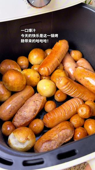 今天的快乐是这一锅烤肠带来的 哈哈哈!!!#美食 #空气炸锅美食 #烤肠 #深夜放毒 #爆蛋鱼丸