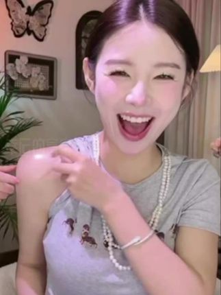 没错!我的气质假的,直角肩假的,哪个美女穿搭没点心机啊!大头溜肩膀的都去试试!你会爱上的!#变美攻略 #小心机 #穿搭#直角肩#美出高级感