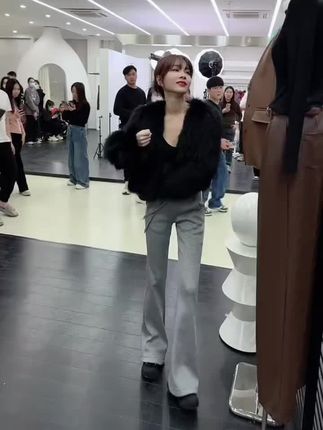 一眼就爱上的微喇卫裤#显瘦百搭 小个子女生必备#秋冬穿搭 谁穿谁好看