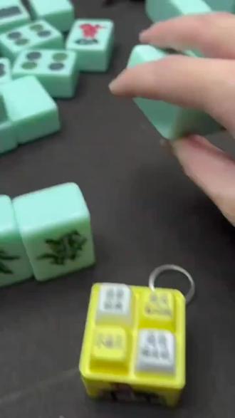 我要验牌按键发声玩具给我擦皮鞋四宫格解压整蛊钥匙扣#我要验牌 #给我擦皮鞋 #赌神 #解压玩具 #好物推荐🔥