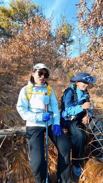 见山见海见自己|洋气户外召集令!欢迎活力满满的年轻人,一起上山定格超赞大片#户外登山 #户外徒步 #原创视频 #拍照 #户外