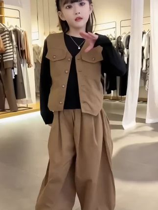 #我要上热门 童装女童春秋新款气质感炸街时尚气质休闲灯笼裤三件套装#春秋新款 #女童穿搭 #生女儿就是用来打扮的