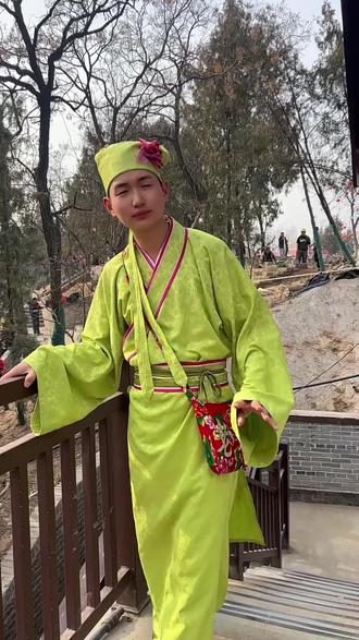 大年初一万岁山老嫂子 空降水泊梁山了,你还不来吗,一起尬舞呀#民族特色民族文化 #民间绝活 #水泊梁山风景区 #水泊梁山108好汉 #春节去哪