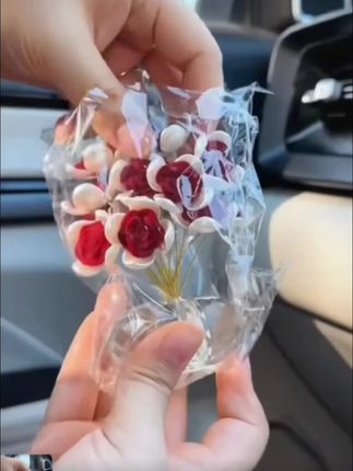 汽车车内装饰摆件植绒玫瑰花中控台高档车载香薰香薰摆件最新款