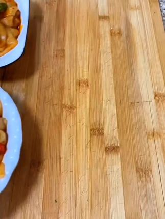 #上热门 嘶溜嘶溜完全停不下来,每根宽粉都裹满浓浓的酱汁,糯叽叽真好吃#流汁宽粉 #速食美食 #嗦粉