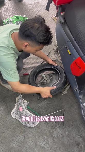 京东单王骑着爱车来换胎了!咱们门店给大家包安装!维修很专业!#送外卖 #外卖小哥 #美团外卖 #骑手装备大公开 #电动车维修