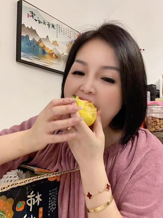脆柿子上市了,又脆又甜满满的糖心#好物推荐 #脆甜柿子