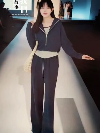 “简约之中见不凡,黑色如墨染风华。正如古人云:‘素衣君子,风雅自成。’#黑色高级感 #现代风格”