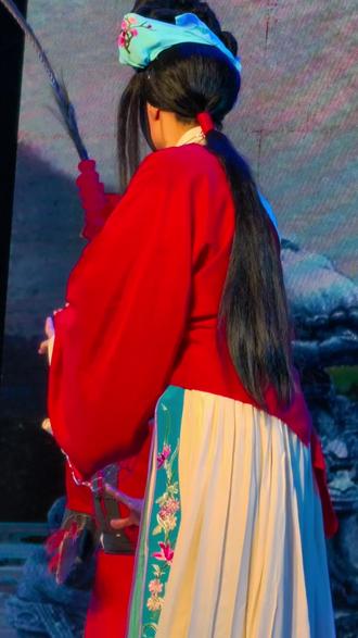 婺剧《红菱镜·法场平冤》
郑柳倩 饰演 张秋静
这场戏真是做苦柳倩姐了
#青年戏曲传播者 #弘扬戏曲文化 #浙江婺剧艺术研究院