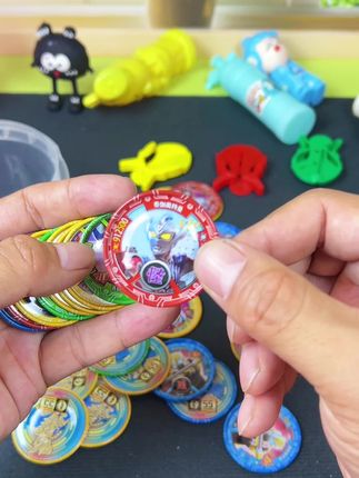 小朋友喜欢的奥特曼圆卡来了#儿童玩具#奥特曼玩具#圆卡发射器