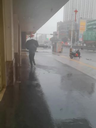 台风啰,要注意出行安全!