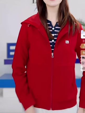 #新中式穿搭成为中秋宠儿 ELLE Active新款时尚纯色连帽外套女运动活力简约休闲短外套上衣#强烈推荐 #抖音推广 #穿搭 #外套 @DOU+上热门