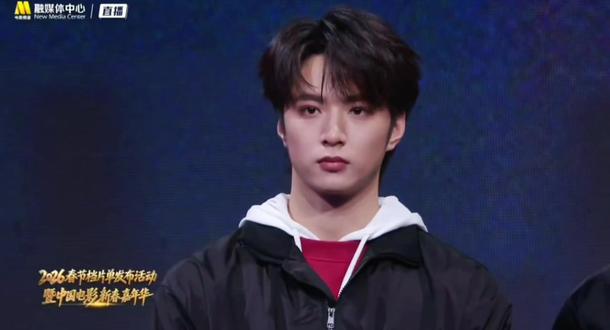 张艺谋导演说耀文很适合演电影,进步非常快,很聪明,很有前途,谢谢张艺谋导演#我的大明星一定红透半边天 #张艺谋 @时代少年团-刘耀文