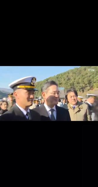 李在镕李智昊父子在海军结业式合影🎊
#李在镕#李智昊#韩国