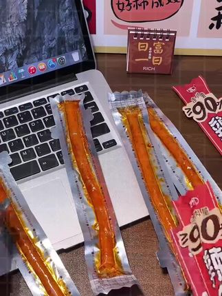 我超爱这小袁哥脆骨香肠!独立包装,配泡面绝了,好吃不贵超实惠! #辣条推荐 #好吃不贵#好吃到停不下来 #追剧必备零食 #我要上热门