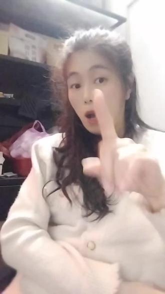 羞答答的玫瑰乱哄哄的开!