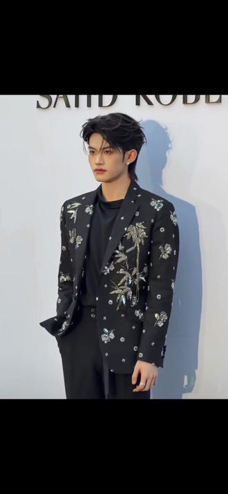 3.21濮院时装周,云旗整场表现,萌帅,精致帅,各种帅呆了
#这是我们追星人的人生照片 #解锁自信而美 #我也来一个现场mv #绝配 #路透 @云旗Yunqi @濮院时尚古镇 @时尚濮院