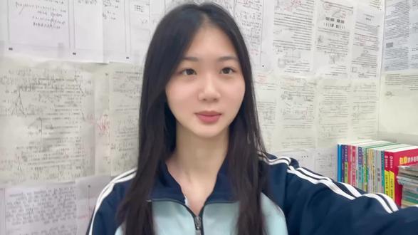 所有耕耘终有回响,高考前随手拍下的期许,最终如愿成真。#高考成绩 #浙江大学 #录取通知书 #苦尽甘来 #逆袭