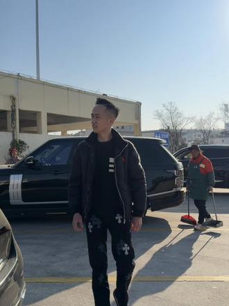 我可以活的不如一条狗 但不能让妈妈知道