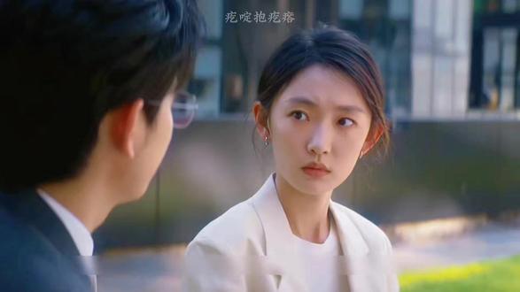 电视剧#即刻上场 迎来大结局,#周依然 任家童父亲猝死的真相终于被揭开。这一刻,跨越多年的误会终于被解开,#柳岩 白晓律师也得以清白,任家童也终于卸下了心中的重担,轻装前行。#抖音热播剧 #即刻上场大结局