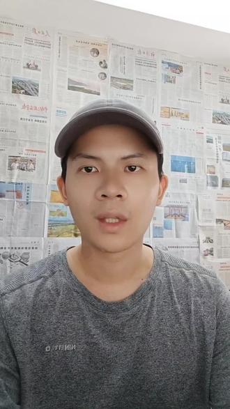 有位外卖小哥说肯德基、麦当劳是在市面上同价位能买到最健康的鸡,了解了一下肯德基麦当劳食品管理制度后,我是认同的,虽然不敢保证执行完全一样。但毕竟是大品牌,肯定比一些小作坊要好得多,虽然我个人觉得他们属于垃圾食品。
比如麦当劳每一份原材料都带有标识码,可以追溯到具体的供应商和产地,确保食物的源头可控可追溯。
鸡肉这些食材,都是有时效的,到点就要处理掉,不能过夜。包括饮料,当天没有卖完的全都要处理掉。有点像某大妈的不卖隔夜菜
而且他们现在用的油,基本用的是棕榈油为主,比起酥油要健康一些。
他们的厨房,厨具,相比其他同行来说,是比较卫生的。
我是看过某个饭店后厨做菜,那些鸡在冰柜都不知道多久了,拿出来洗也不洗,直接炒,炒着炒着,一块从锅掉到全是油污的地板上,捡起来直接扔回锅里,那些用过的餐具,直接在装有洗衣粉水的桶里拉一下,还不是洗洁精。然后用水冲一下得了。
所以除非你自己在家做,自己养的鸡。否则你吃外卖的话,尽量选择肯德基麦当劳这些大品牌。如果这些都不能吃,那其他门店更不能吃。#肯德基 #麦当劳 #外卖 #食品安全