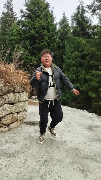 快过年了,拜拜老祖公保佑我过年找个婆娘来捂🦶#过年#媒婆王幺娘#跳舞