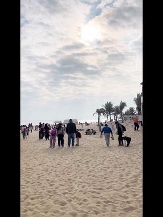 #女孩与海 #海滩 #最美日落海滩 #海边 你不耽误他,让他去找合适他的女孩子,这才是对的起他。你放过自己,去找懂你,疼你,和你同频的人,这才是对得起自己