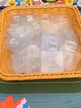 能让各种小东西上墙的#子母扣 安装简单,拿取方便,非常实用