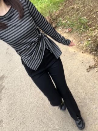 人生总有太多的 来不及,一眨眼 就是一天,一回头 就是一年,一转身 就是一辈子,未知的一切,时刻提醒我们,世事无常,活在当下,人生并没有那么多的来日方长~~#早秋穿搭 #显瘦 #国庆出游穿搭 #穿搭