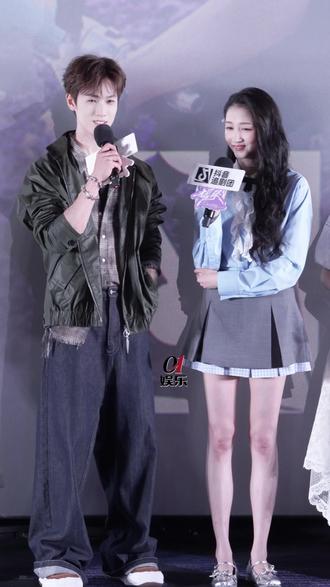 关晓彤教李昀锐讲北京话,你们觉得像吗?
#李昀锐 #关晓彤 #耀眼