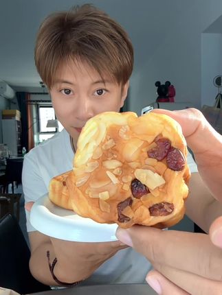 好久都没有吃到这么好吃的坚果蔓越莓千层吐司了!#好吃根本停不下来 #妈呀太香了 #吐司面包 #现做现发