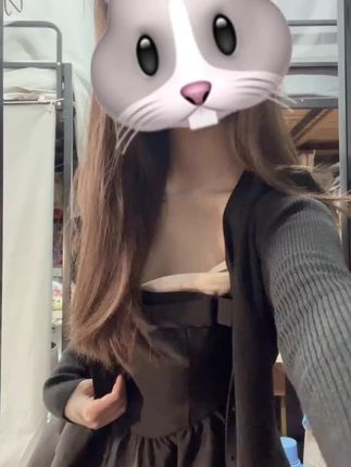 灰色打底裤真的很百搭呀 蓬蓬裙和打底裤也很搭~#女生宿舍日常 #女大学生 #穿搭 #光腿神器 #打底裤